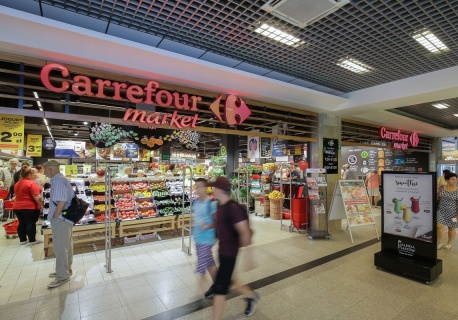 Zwolnienia grupowe w Carrefourze. Czy są szanse na przejęcie sieci?