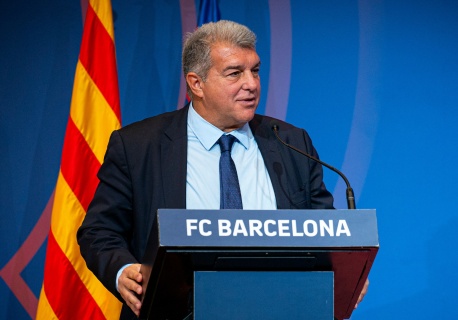 Prezes FC Barcelona Joan Laporta rezygnuje, aby ubiegać się o reelekcję w przyszłym miesiącu