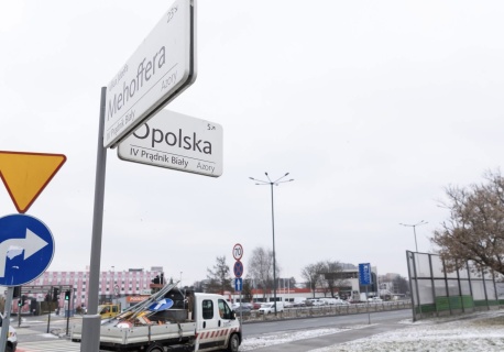 Awaryjna wymiana nawierzchni na ul. Opolskiej. Kierowców czekają utrudnienia