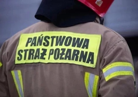 Uratowano ponad 100 sztuk bydła, straty są milionowe. Pożar gospodarstwa rolnego w gminie Złoczew