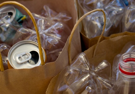 Kurier przyjedzie i odbierze butelki. Wygodny sposób na system kaucyjny