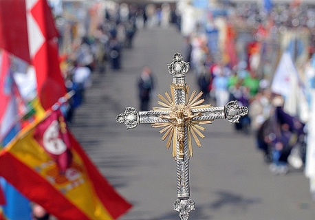 Młodzi Hiszpanie masowo wracają do katolicyzmu. Mają dość lewicy