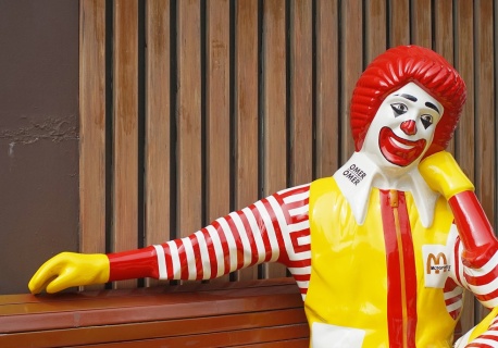 Parkowanie pod McDonald's. Problem jest szerszy, kolejni klienci alarmują