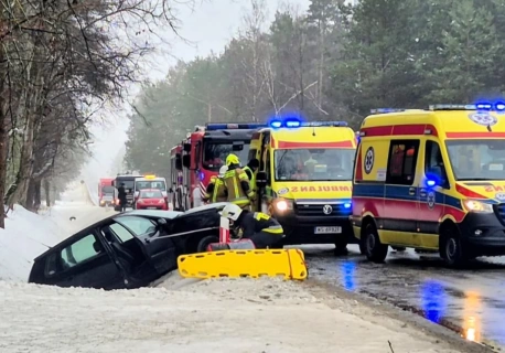 Funkcjonariusze SDE jako pierwsi na miejscu wypadku. Udzielili pomocy czterem poszkodowanym