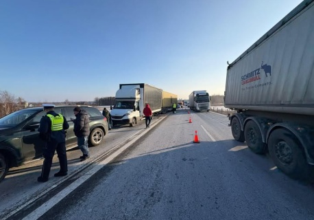 Karambol na DK50. Zderzyło się sześć pojazdów