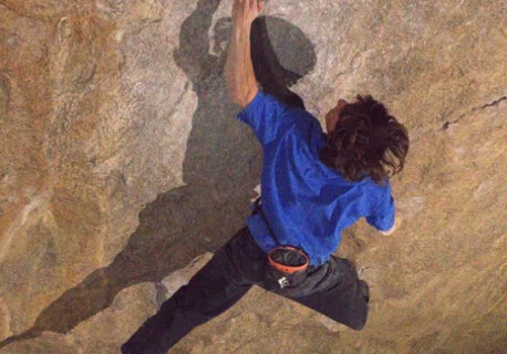 Zach Galla robi trzecie przejście highballa „Devilution” 8C+