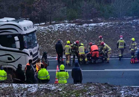 Wypadek na DK22, czołówka Toyoty z ciężarówką. Kierowca osobówki ciężko ranny (FILM, ZDJĘCIA)