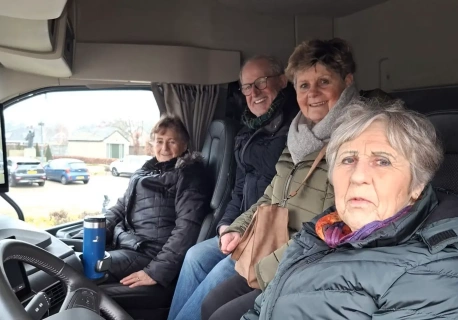 Prezentacje ciężarówek dla osób starszych, przestrzegające czym jest „martwe pole”