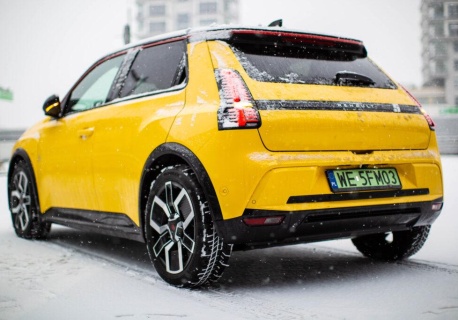 Elektryki rosną, hybrydy hamują. Styczeń 2026 pokazuje pęknięcie rynku w Polsce