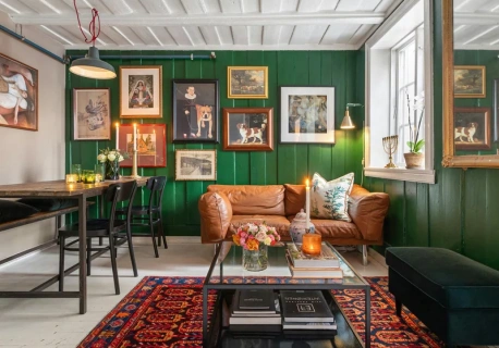 Żegnamy minimalizm. Ta zielona ściana zmienia wszystko