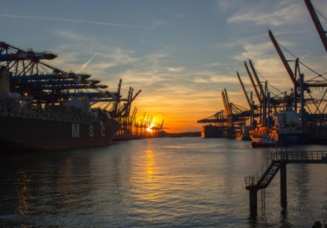 Polskie sektory lotniczy, morski, portowy będą przekonywać KE do zmian w ETS