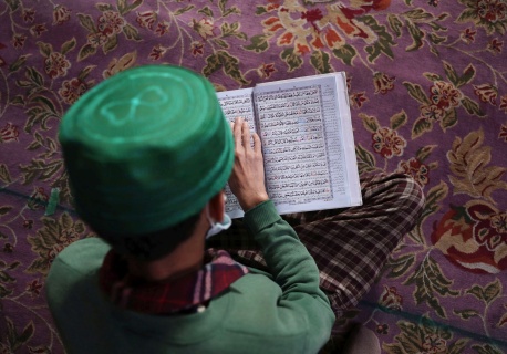 Francja: poradnik dla muzułmanów ma pomóc w pogodzeniu wiary z realiami społecznymi