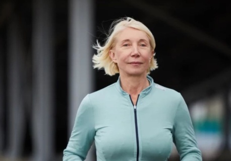 Tak spalisz kalorie bez biegania i obciążania stawów. Nowa obsesja fitness