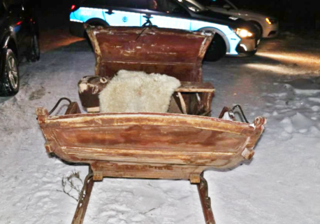 Wypadek podczas kuligu. Kierowca zostawił rannych i wrócił na imprezę