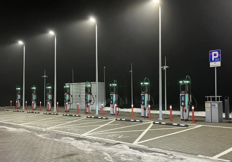 Orlen otworzył hub ładowania niedaleko Kielc. Osiem słupków na trasie z Warszawy do Krakowa