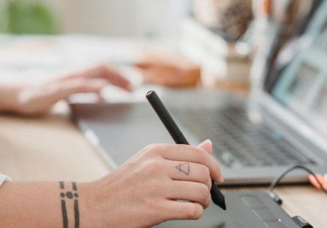 Mniej niż połowa profesjonalistów odczuwa satysfakcję z wynagrodzenia