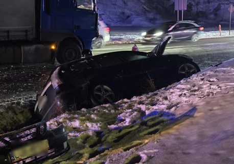 Ciecierzyn: wyjeżdżał z bocznej uliczki, wjechał wprost pod ciężarówkę. Trafił do szpitala