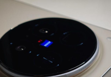 Dwa fotograficzne smartfony bestie i nowa kamera. Ta firma postawi się DJI