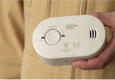 Wieczorem uruchomił się czujnik czadu. Niewielkie urządzenie po raz kolejny uratowało życie