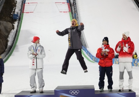 Igrzyska 2026/skoki narciarskie: Tomasiak zdobył 24. medal olimpijski dla Polski