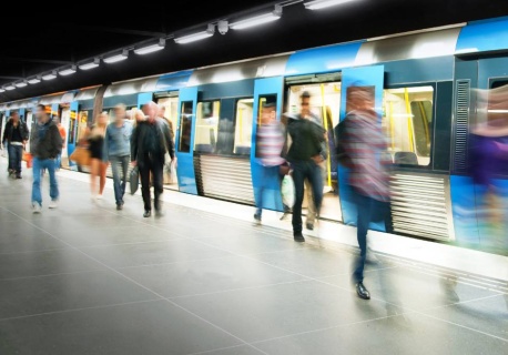 Atak na dworcu kolejowym. Mężczyzna wepchnął emeryta pod nadjeżdżający pociąg