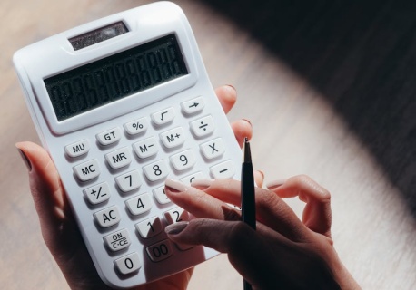 Paradoks ryzyka finansowego. Polacy z najniższym wykształceniem ryzykują najczęściej