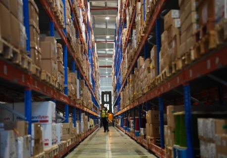 Wellbeing przestaje być dodatkiem. Tak magazyny i produkcja walczą o pracowników