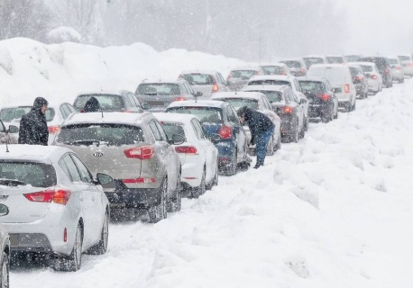 Nadciąga burza śnieżna. Będzie paraliż na drogach. Jest data
