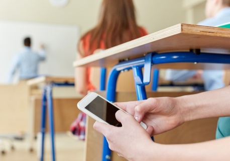 Uczniowie streamują lekcje, nauczyciele nie wiedzą. Co 4 relacja ze szkoły w Polsce