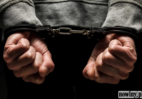 Przyjechała, by zaopiekować się siostrą. Ojczym groził jej, że użyje broni