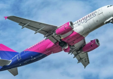 Samolot Wizz Air leciał w eskorcie. „Żart” na pokładzie wywołał chaos