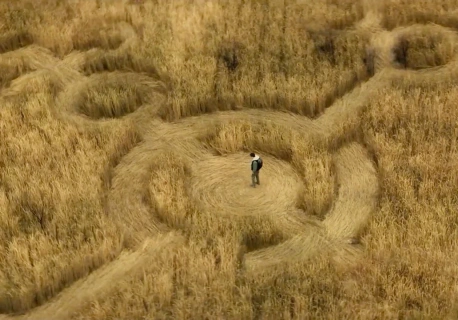 O ten film science fiction pyta cały świat. Reżyser przerywa milczenie i podsyca emocje