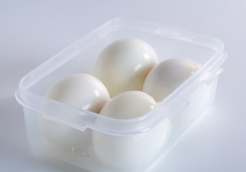 Ile dni trzymasz ugotowane jajka w lodówce? Po tym czasie staną się nieświeże