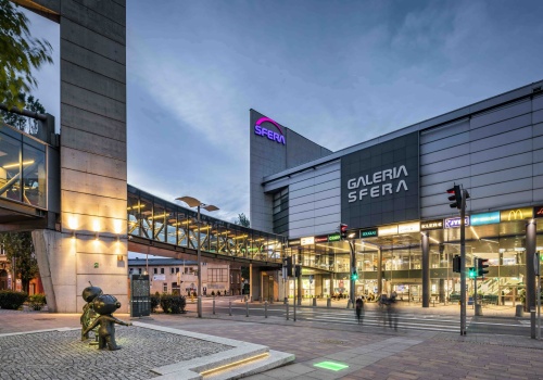 Walentynkowy prezent, który pomaga. Akcja „Prezent od serca” w Galerii Sfera