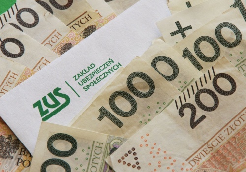 Od 1 marca ZUS wypłaci więcej. Emeryci mogą liczyć na niespodziankę, te dodatki pójdą w górę