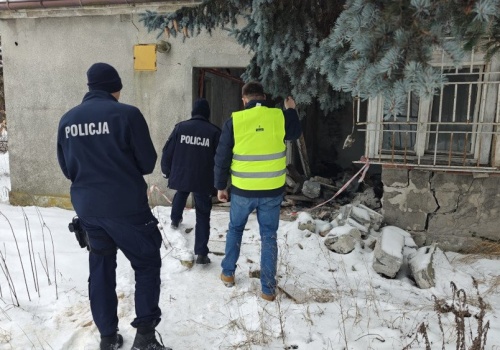 Dzielnicowi z Rembertowa sprawdzają pustostany