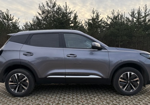 Jest o 15 tys. zł tańszy od Toyoty Yaris Cross i oferuje większy bagażnik. Polacy szybko się przekonują