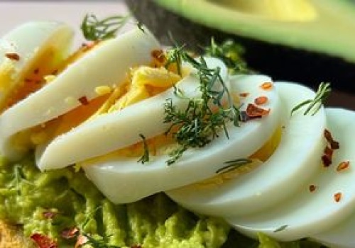 Wiesz, ile jajek powinni jeść seniorzy? Naukowcy w końcu wskazali konkretną liczbę