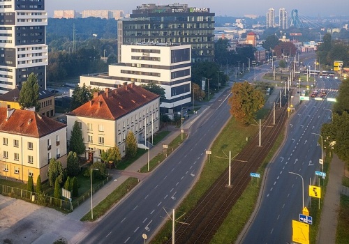 Kolizja na ul. Fordońskiej w Bydgoszczy. Zderzyły się trzy pojazdy