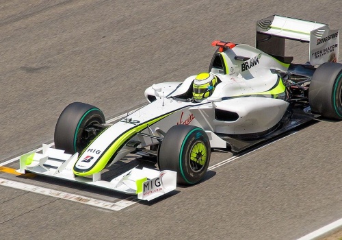 Bezprecedensowy sukces Brawn GP w Formule 1 – fragment książki