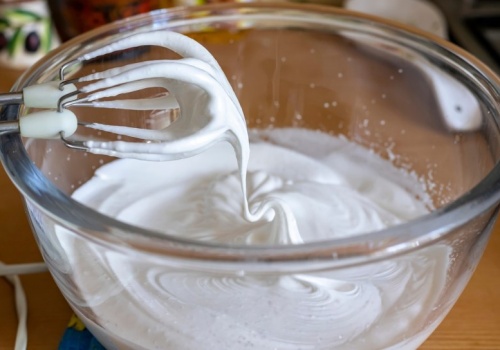 Bita śmietana już nigdy nie opadnie. Wystarczy jeden składnik