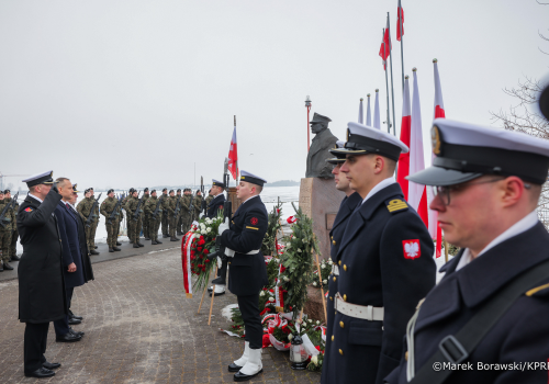 Puck: prezydent złożył wieńce przed pomnikiem gen. J. Hallera