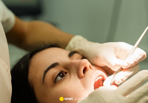 Twój dentysta może uratować cię przed rakiem. To najczęstszy  objaw