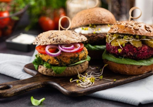 Burgery bez mięsa, bez jajek i… bez nudy! Smakują jak z najlepszej burgerowni
