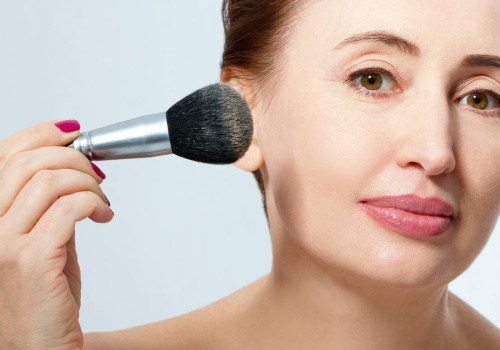 To najlepszy podkład dla 50-latek. Kryje, a do tego napina skórę jak struna