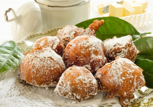 Błyskawiczne pączki łyżką rzucane. Miękkie w środku, chrupiące z zewnątrz w 15 min