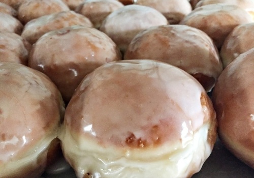 Konkurs. Jubileuszowe pączki od Wołka dla Czytelników portElu!