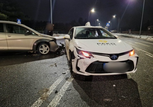 Na wjeździe do Lublina Seat zderzył się z Toyotą. Jeden pas zablokowany