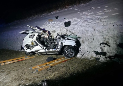 Śmiertelny wypadek na DK50. Dacia czołowo zderzyła się z Porsche. Dwie osoby nie żyją. Droga zablokowana