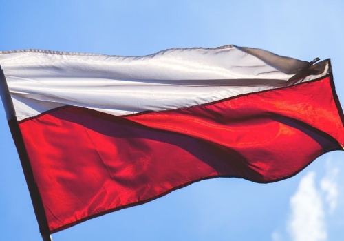 Polacy masowo pakują walizki, kierunek jest tylko jeden. Zachód przestaje kusić